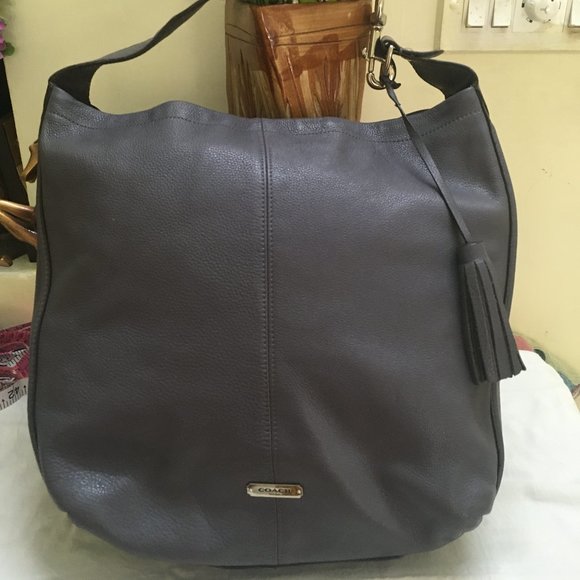 Authentic Coach Avery Hobo Bag - Picture 2 of 16